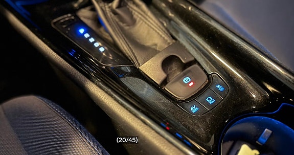 Toyota C-HR 26 of 30
