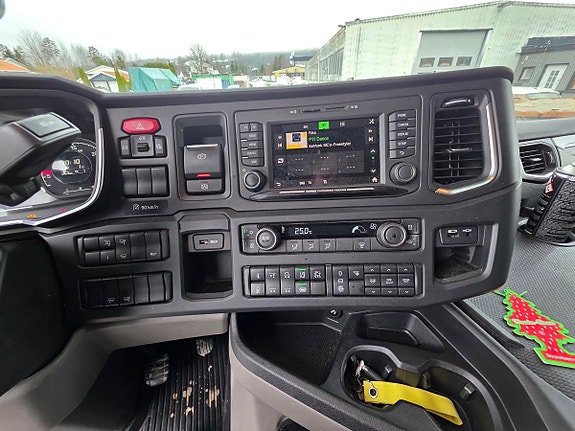 Scania R500 B6x2*4 Kranbil HMF 3220 32 tm, plan, 55 802 km 27 of 30