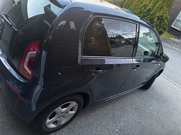 Volkswagen UP! 2 of 7
