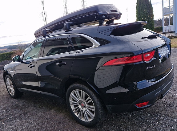 Jaguar F-PACE 5 of 5