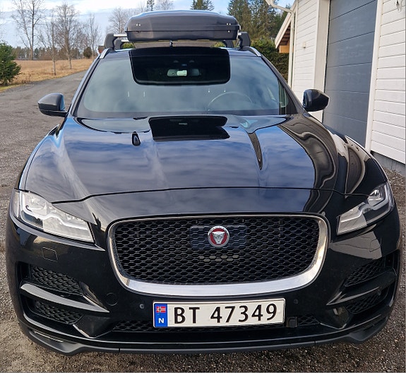 Jaguar F-PACE 3 of 5