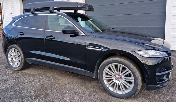 Jaguar F-PACE 2 of 5