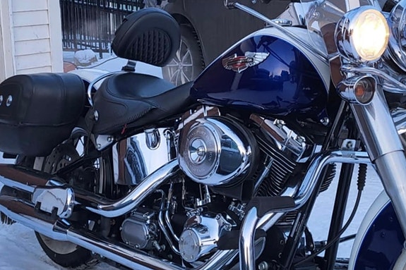 Harley-Davidson FLSTN Softail De Luxe 5 of 6