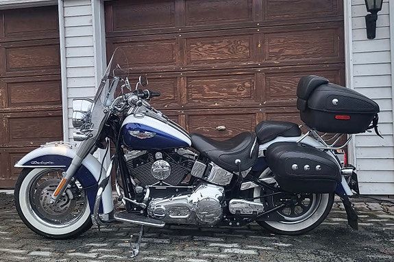 Harley-Davidson FLSTN Softail De Luxe 3 of 6