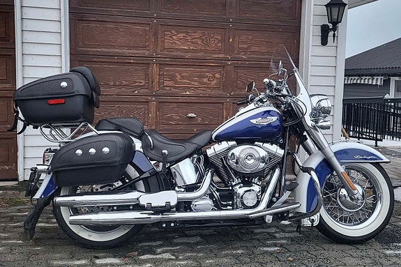 Harley-Davidson FLSTN Softail De Luxe 2 of 6