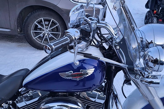 Harley-Davidson FLSTN Softail De Luxe 6 of 6