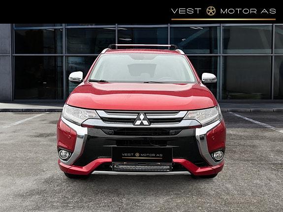 Mitsubishi Outlander 2 of 5