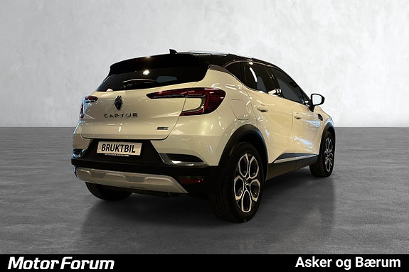 Bakparti med unike LED-baklys og stilrene aluminiumsfelger.