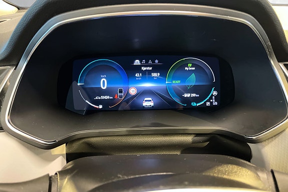 Fullt digital speedometer med batteristatus, optimal oversikt under kjøring.