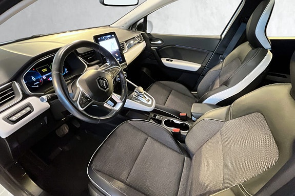 Moderne interiør med digitalt cockpit og intuitivt infotainmentsystem.