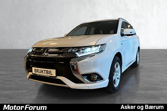 LED-lys og svart grill gir SUV-en et moderne uttrykk.