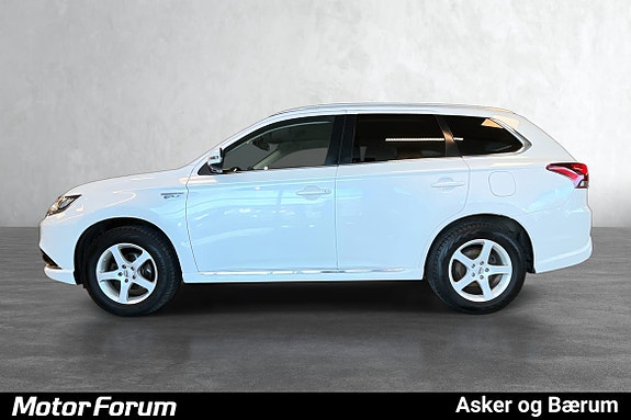 Elegante felger og mørktonede ruter understreker SUV-stilen.