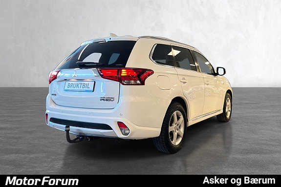 Praktisk hengerfeste for fleksible transportløsninger bak bilen.