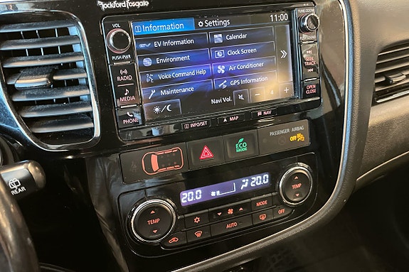 Mange funksjoner tilgjengelig via touchskjerm gir smidig kontroll.