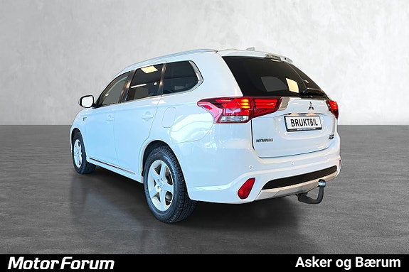 Baklys med skarpt design og funksjonelt