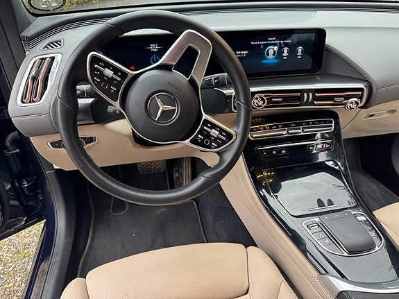 Mercedes-Benz EQC400 2 of 9