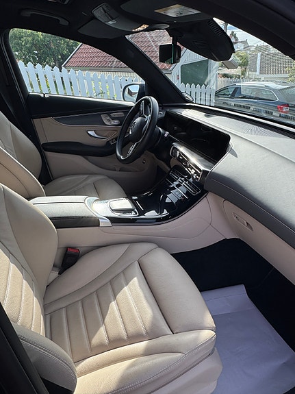 Mercedes-Benz EQC400 4 of 9