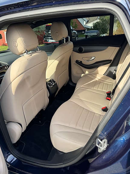 Mercedes-Benz EQC400 5 of 9