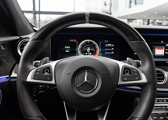 Mercedes-Benz E-Klasse 25 of 30