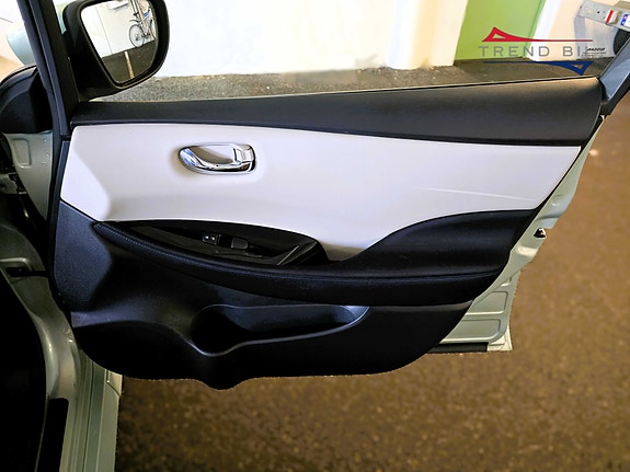 Nissan Leaf 18 of 24