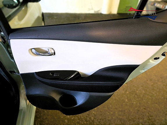Nissan Leaf 15 of 24