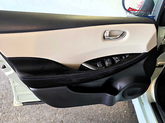 Nissan Leaf 10 of 24