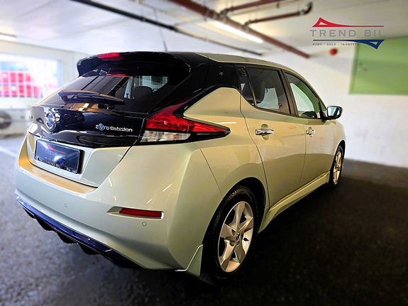 Nissan Leaf 5 of 24