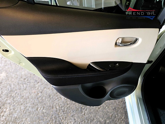 Nissan Leaf 12 of 24