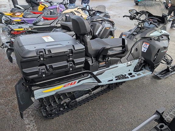 Ski-doo Expedition SE 20" 900 ACE Turbo R 3 of 5