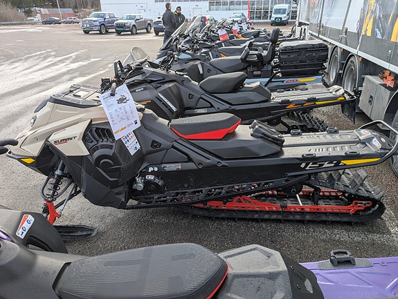 Ski-doo Summit Adrealine 154" 600RR E-TEC 2 of 5