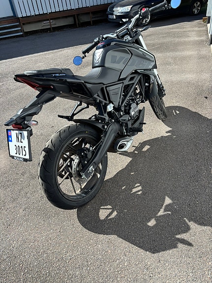 VOGE 125 R 4 of 5