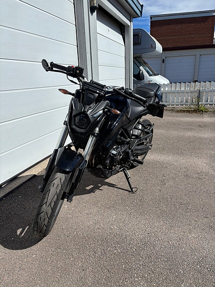 VOGE 125 R 3 of 5