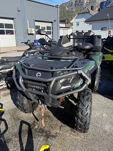 Can-Am Outlander PRO 650 HD7 2 of 4