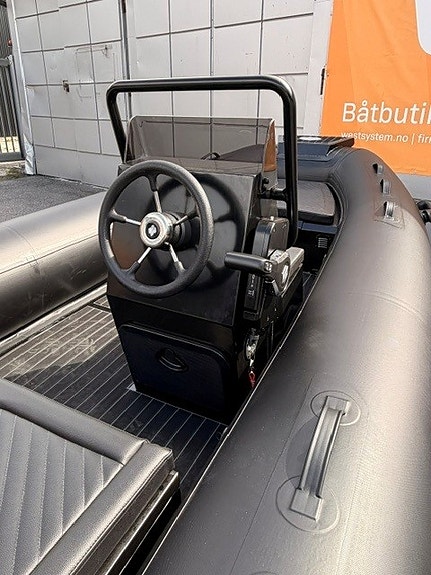 NYHET! West Alu Rib 420 Deluxe m/konsoll - Sort/Grå 3 of 5