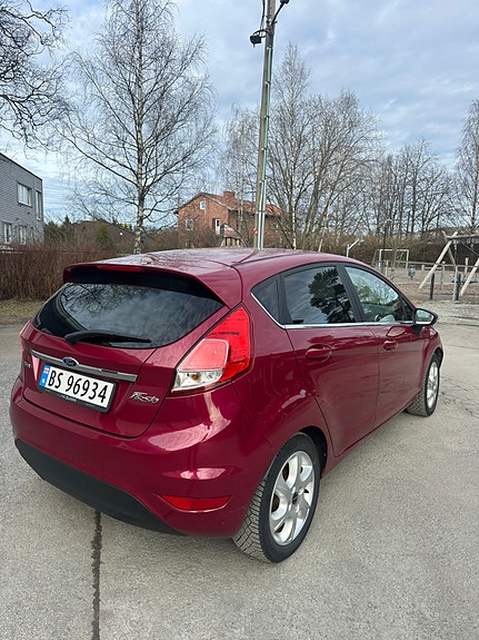Ford Fiesta 4 of 5
