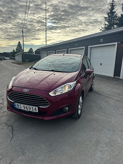 Ford Fiesta 3 of 5