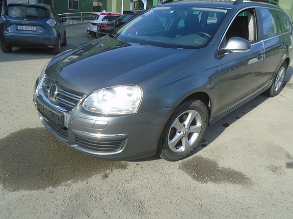 Volkswagen Golf 4 of 5