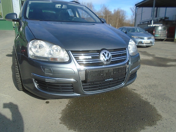 Volkswagen Golf 2 of 5
