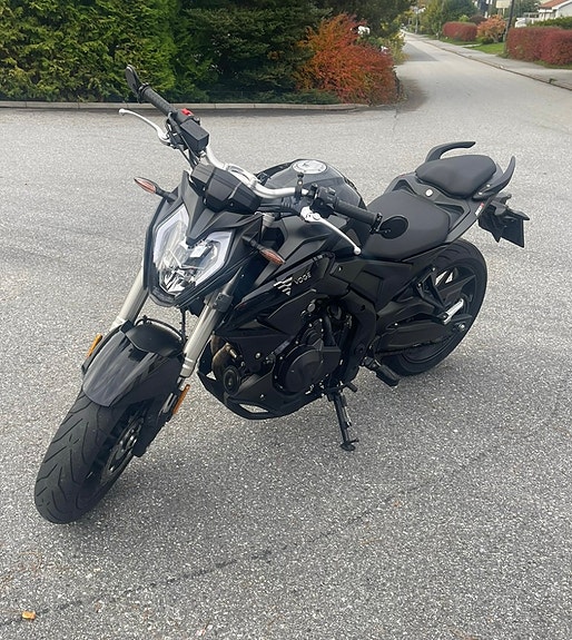 VOGE 500 R 4 of 5