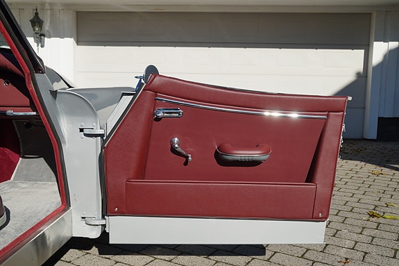 Jaguar XK 13 of 26
