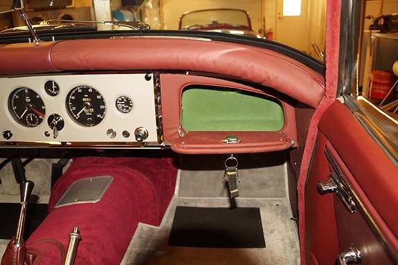 Jaguar XK 17 of 26