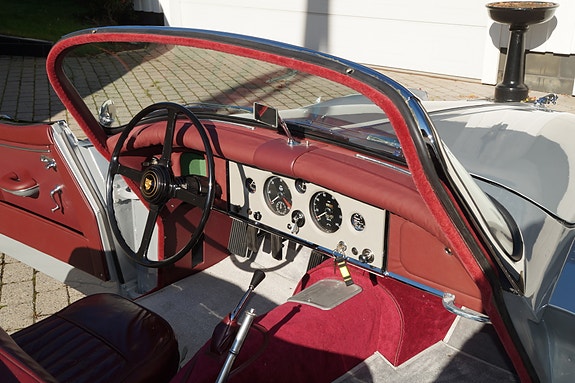 Jaguar XK 22 of 26