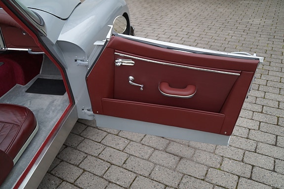 Jaguar XK 10 of 26
