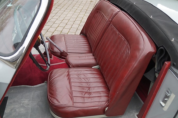 Jaguar XK 11 of 26