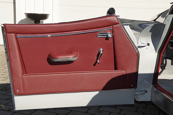 Jaguar XK 18 of 26