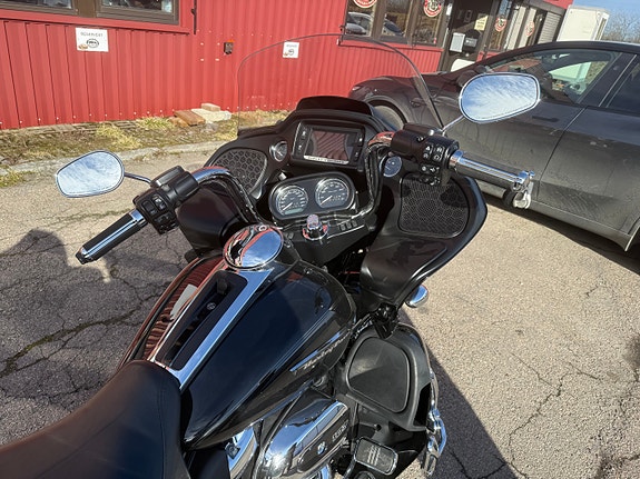 Harley-Davidson FLTRU Road Glide Ultra, meget pen, kun 18000 km 12 of 17