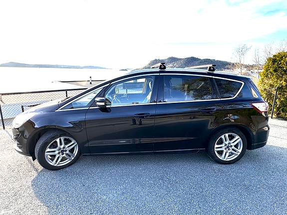 Ford S-MAX 4 of 5