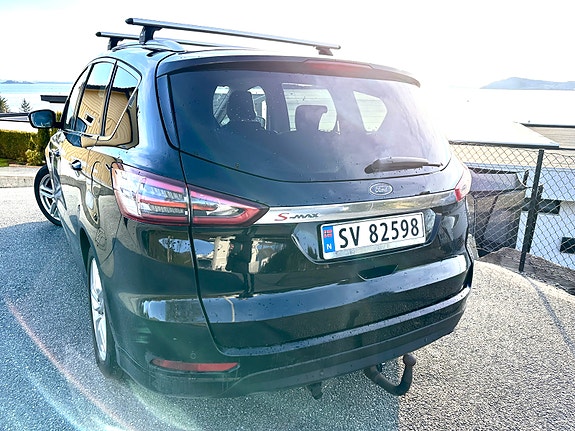Ford S-MAX 3 of 5