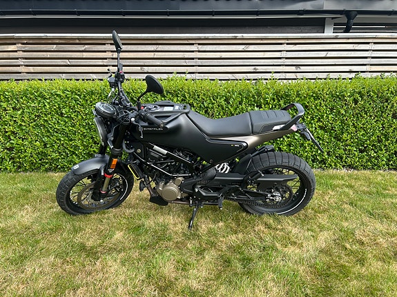 Husqvarna Svartpilen 5 of 11