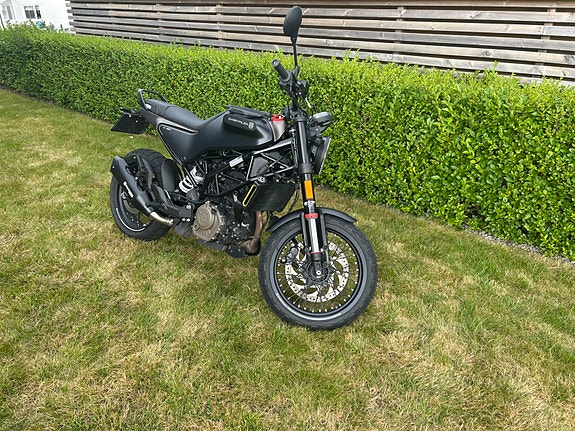 Husqvarna Svartpilen 3 of 11